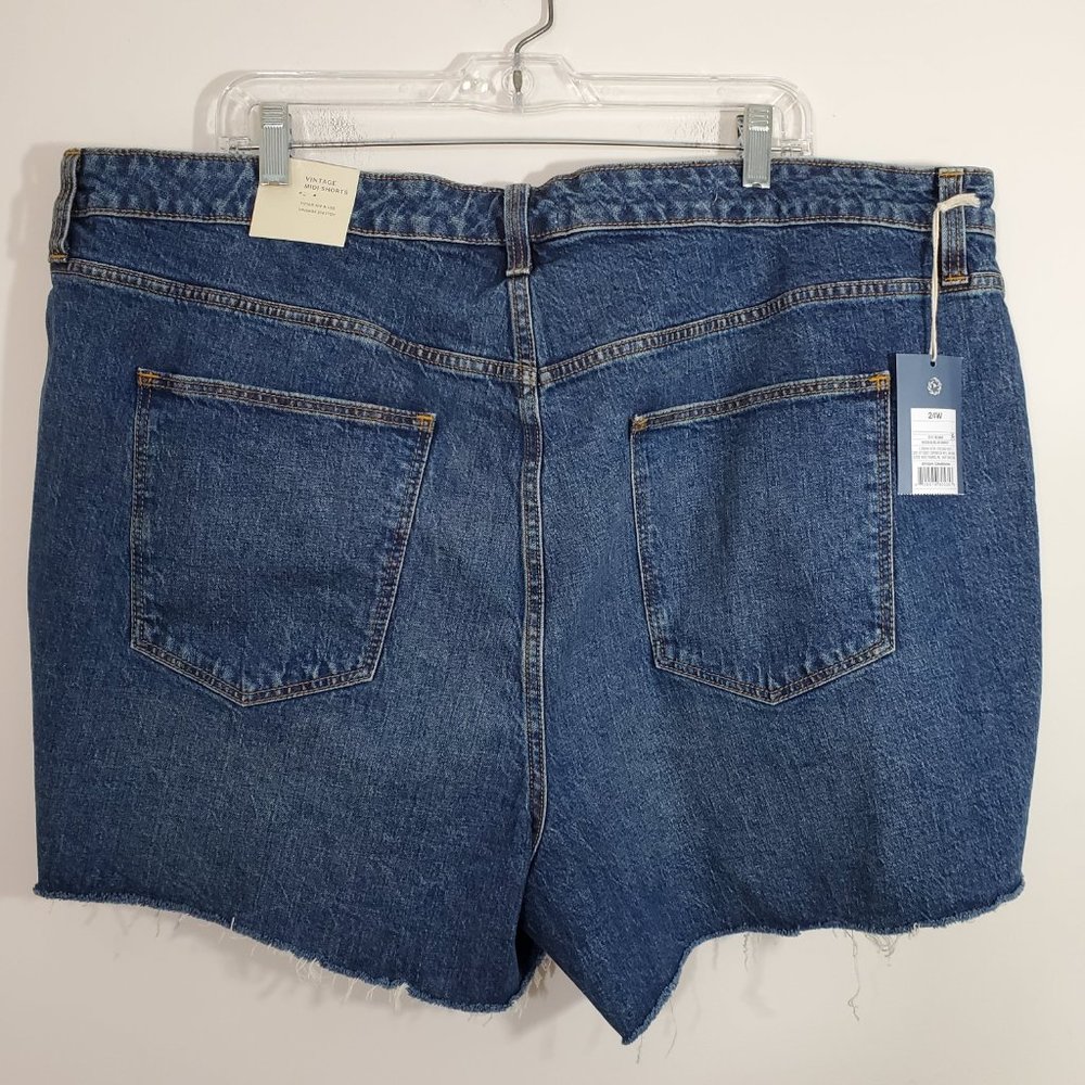 Universal Thread Vintage Midi Denim Jean Shorts Size 24W Plus - Picture 3 of 5